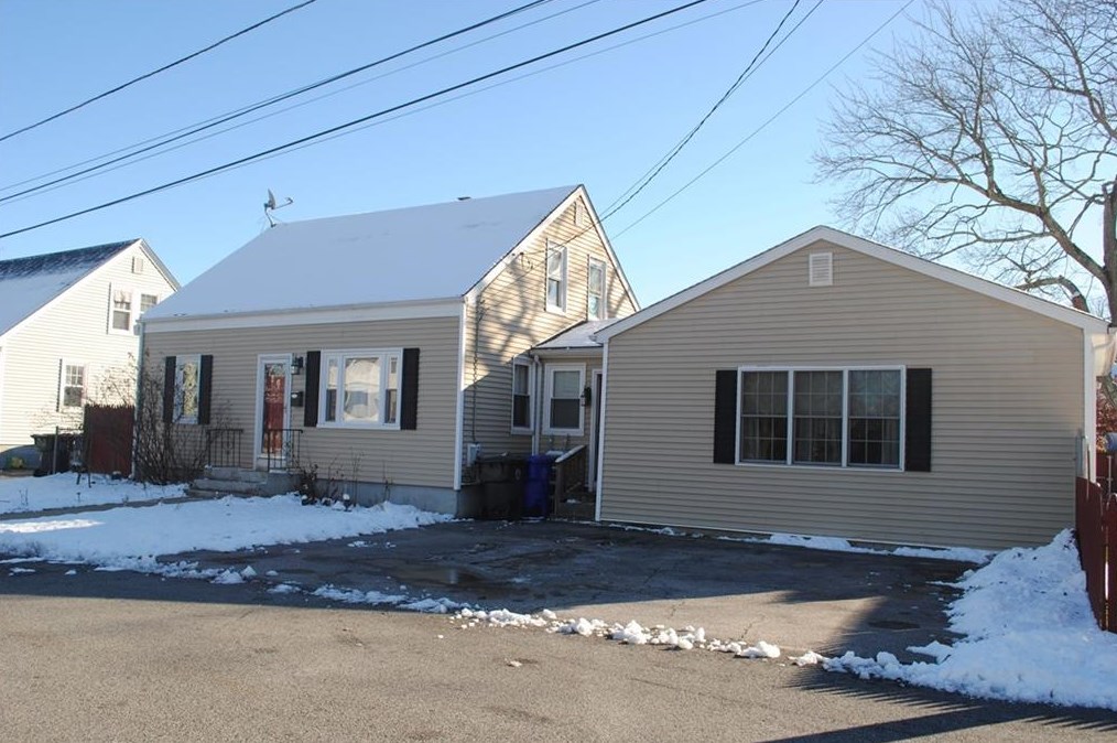 6 Miami St, West-Warwick, RI 02893 exterior
