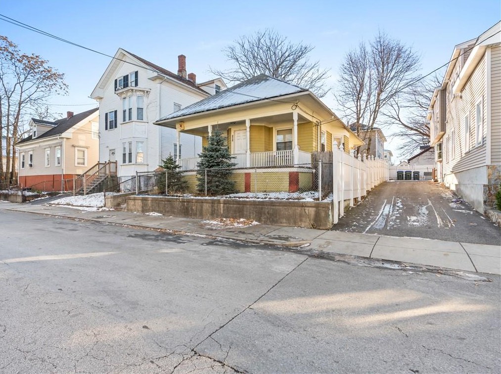 161 Ocean St, Providence, RI 02905