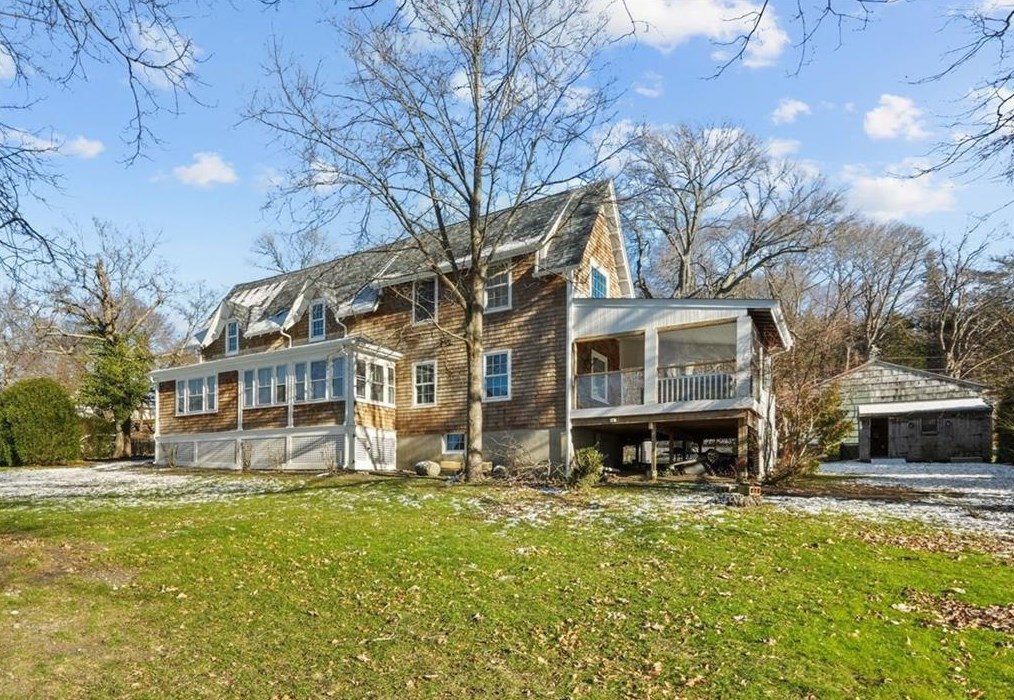 245 Highland Rd, Tiverton, RI 02878