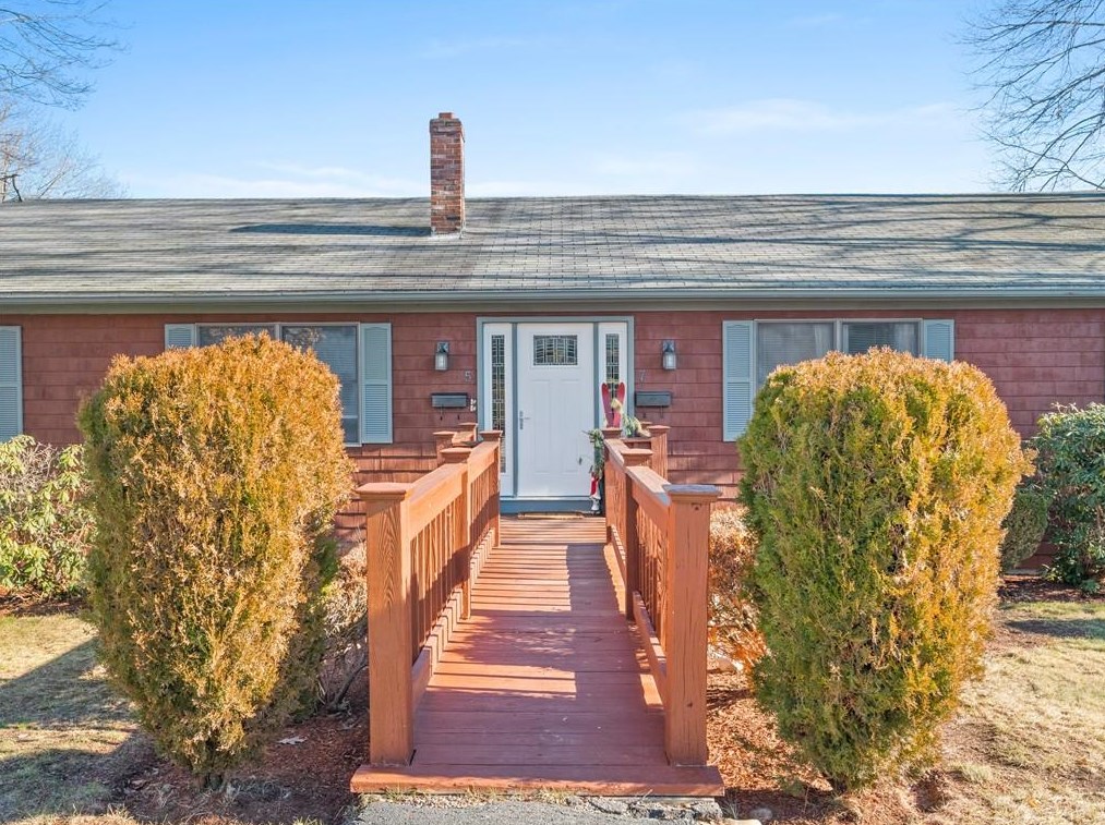 5 Arthur St, West Warwick, RI 02893-5101