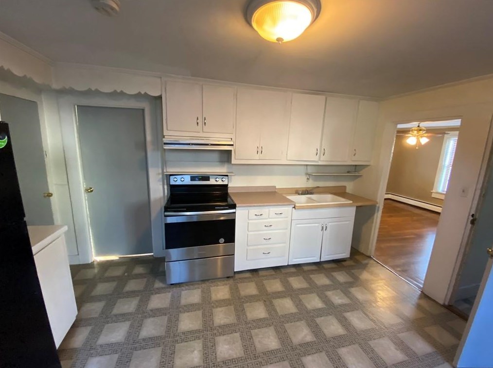 17 Dearborn St, Middletown, RI 02840