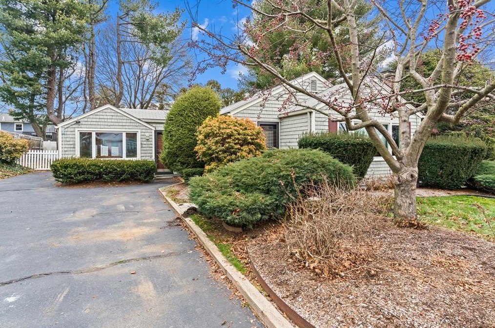 45 Rangeley Rd, Cranston, RI 02920 exterior