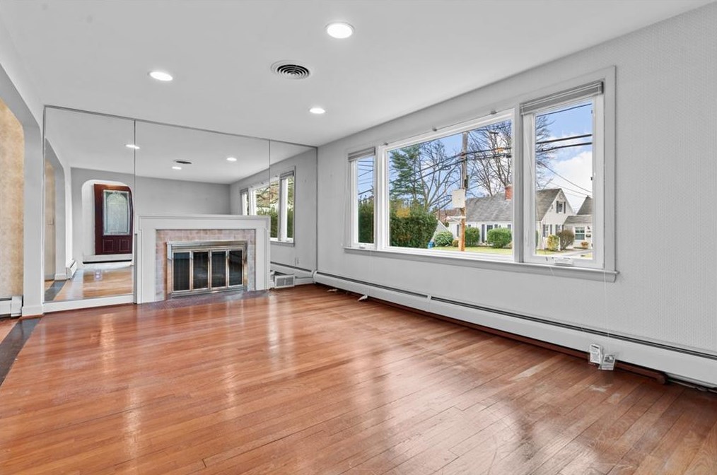 45 Rangeley Rd, Cranston RI  02920-6042 exterior