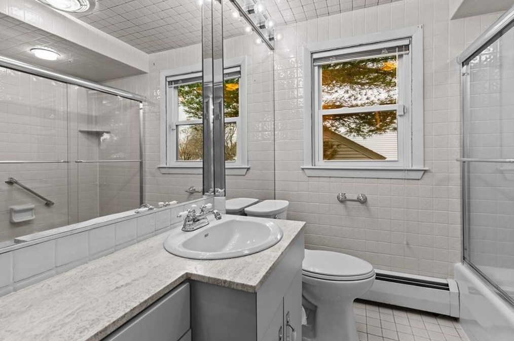 45 Rangeley Rd, Cranston RI  02920-6042 exterior