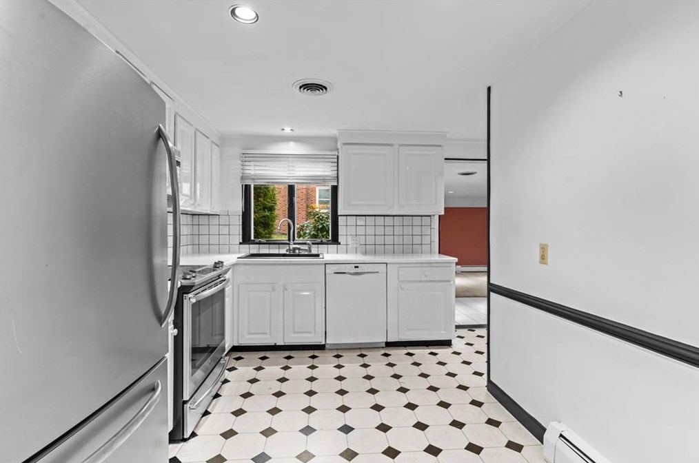 45 Rangeley Rd, Cranston RI  02920-6042 exterior