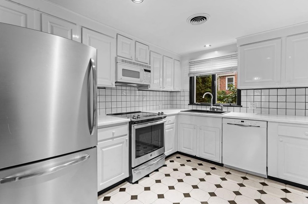 45 Rangeley Rd, Cranston RI  02920-6042 exterior