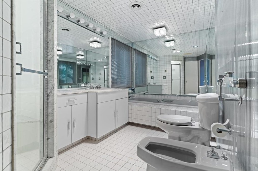 45 Rangeley Rd, Cranston RI  02920-6042 exterior