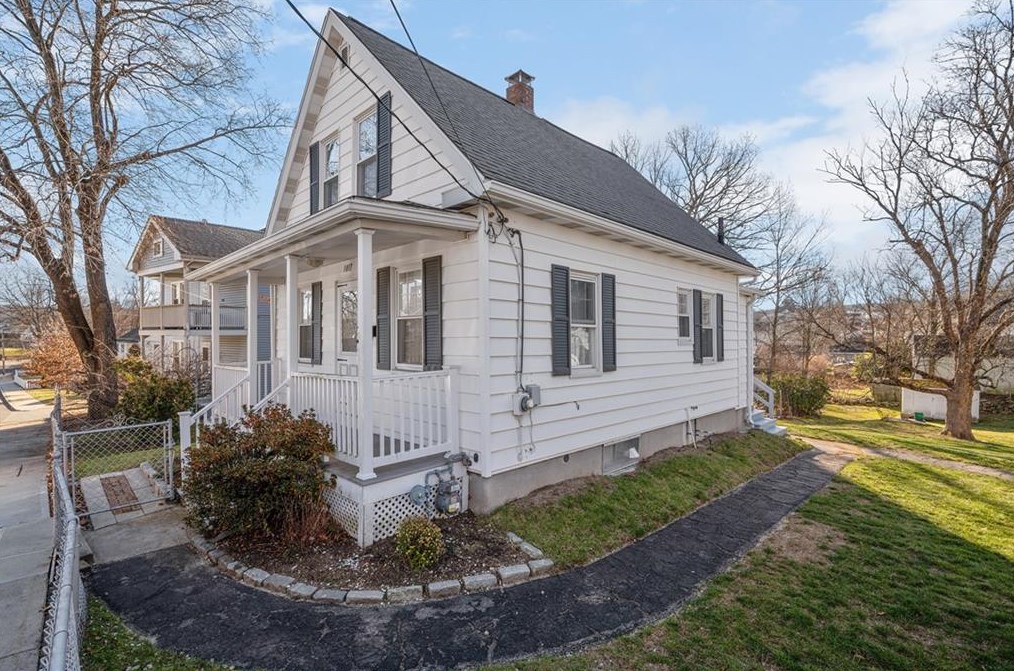 1017 Logee St, Woonsocket, RI 02895