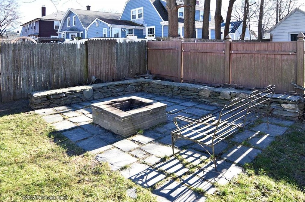 876 Main St, Warren, RI 02885