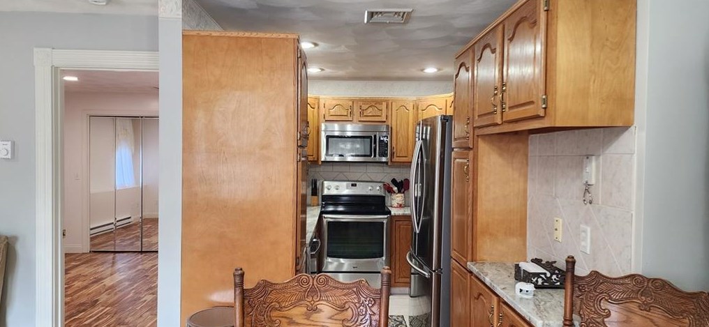 5 Rosewood Dr, Smithfield RI  02828-1904 exterior