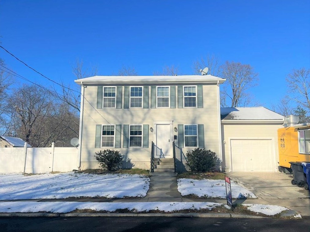 110 Burnside Ave, East Providence, RI 02915-3252