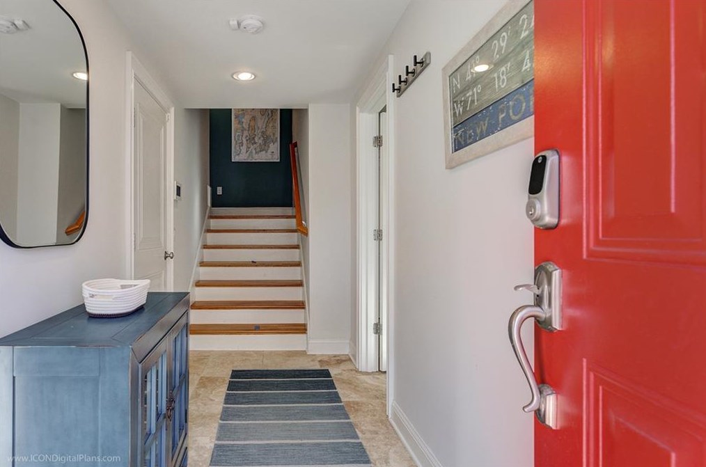 4 Barney St, Middletown, RI 02840