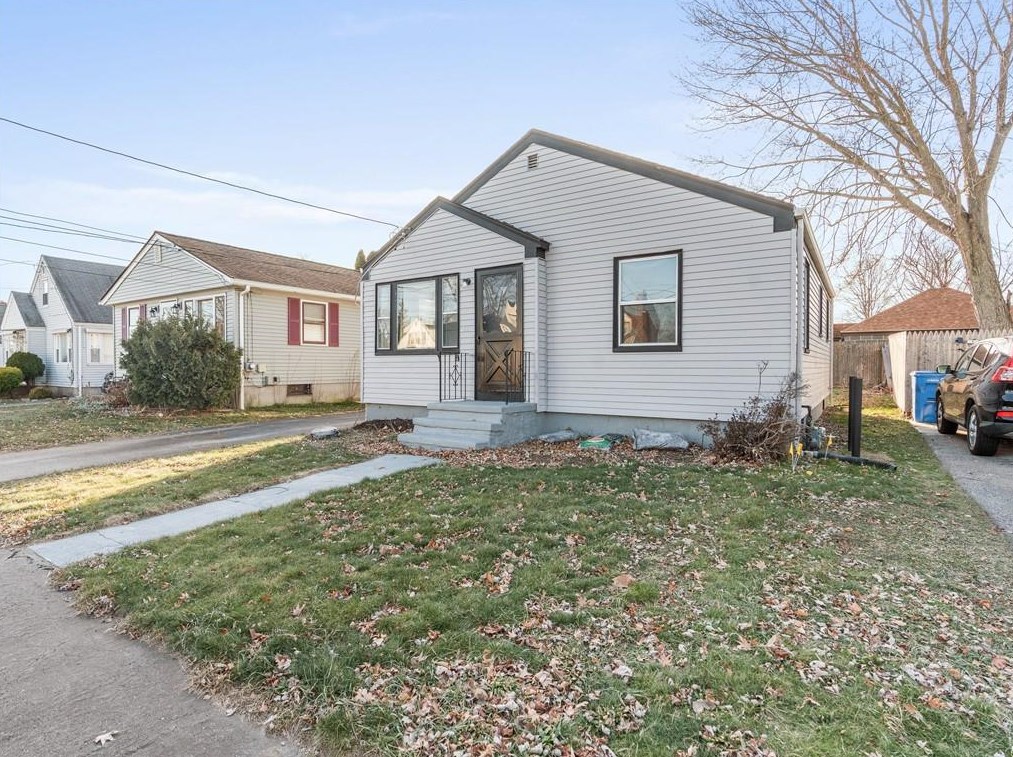 66 Overland Ave, Cranston RI  02910-2518 exterior