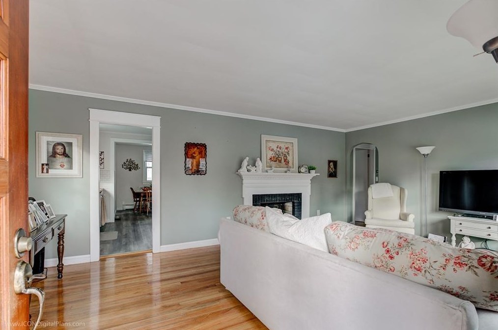 4 Sagamore St, Middletown, RI 02840