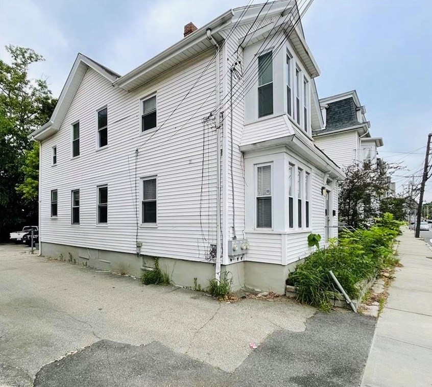 596 Smith St, Providence, RI 02908