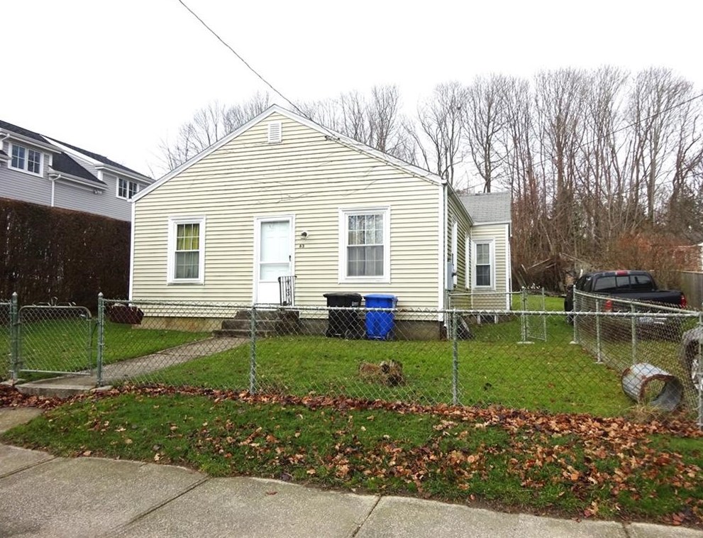 63 Roseneath Ave, Middletown, RI 02840