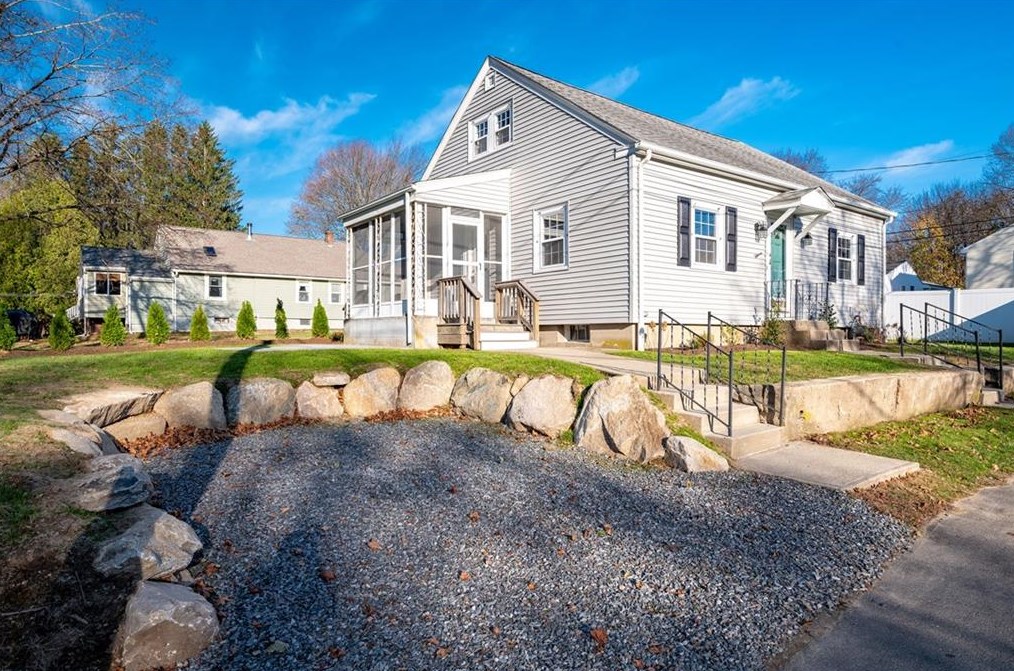 5 Leach St, Cumberland, RI 02864