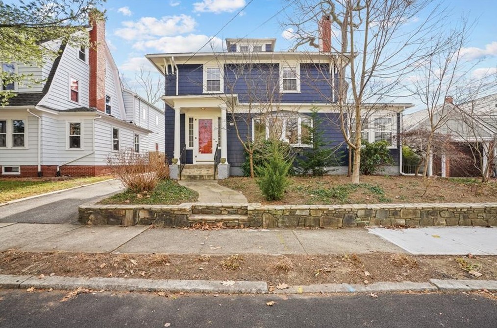 11 Ruthven St, Providence, RI 02906