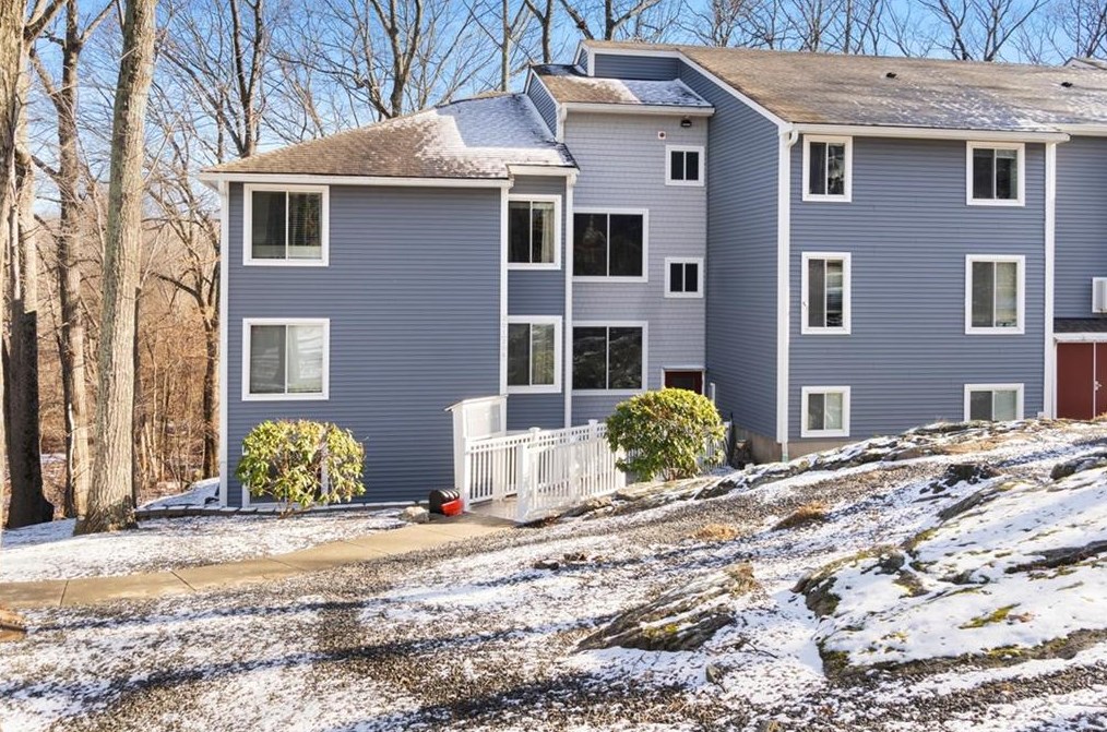 5 Wake Robin Rd #201, Lincoln, RI 02865
