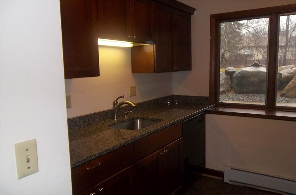28 Vlg Ct, West Warwick RI  02893-2260 exterior