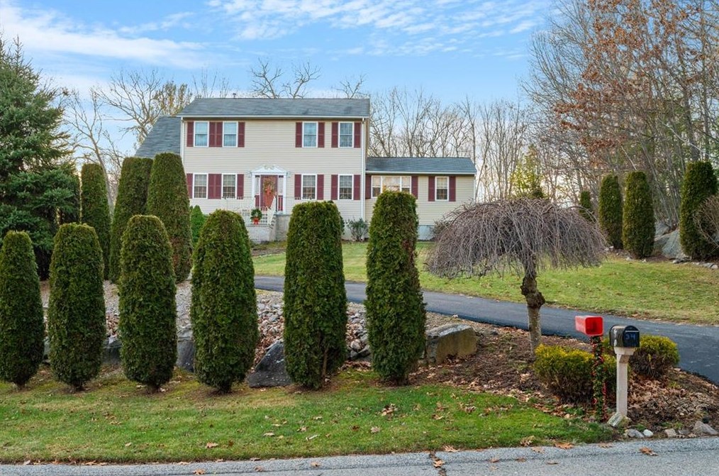 34 Mathew Dr, Providence, RI 02919