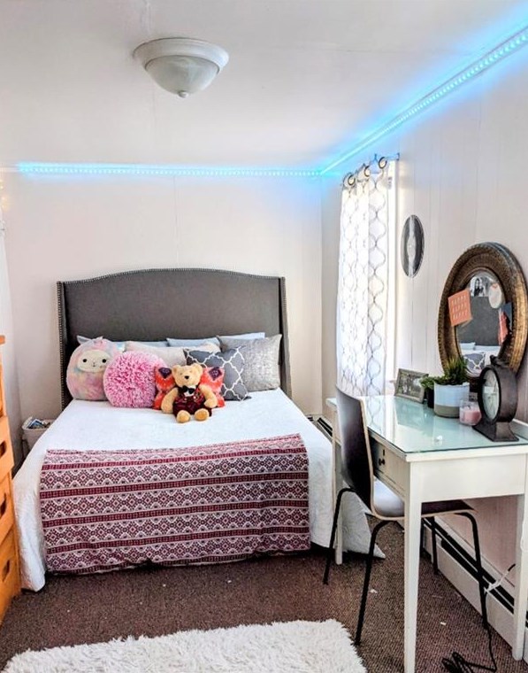 11 Ball Ave, West Warwick RI  02893-1504 exterior