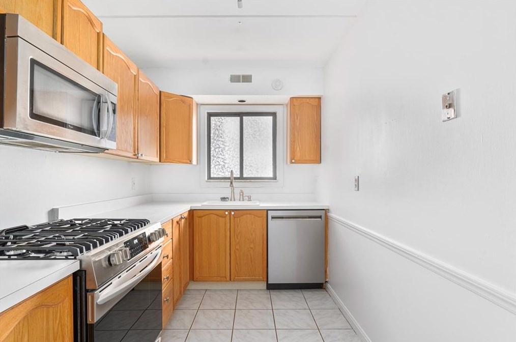 650 E Greenwich Ave #205, West Warwick, RI 02893