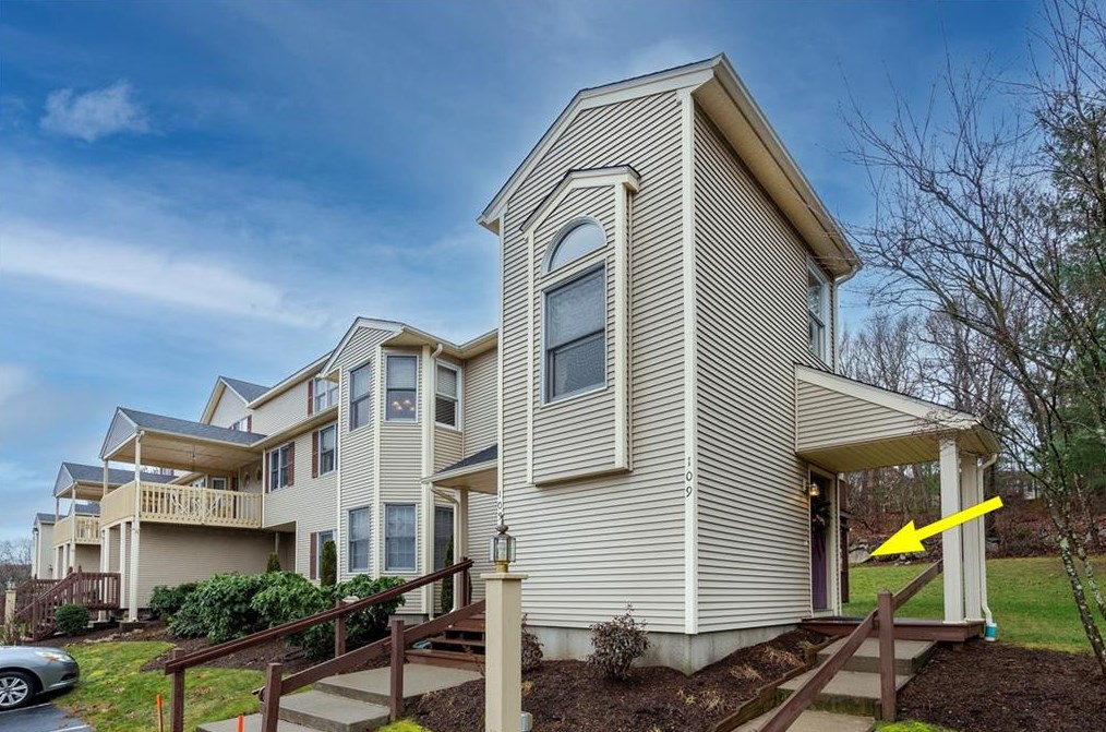 109 Scenic Dr, West Warwick, RI 02893-7402