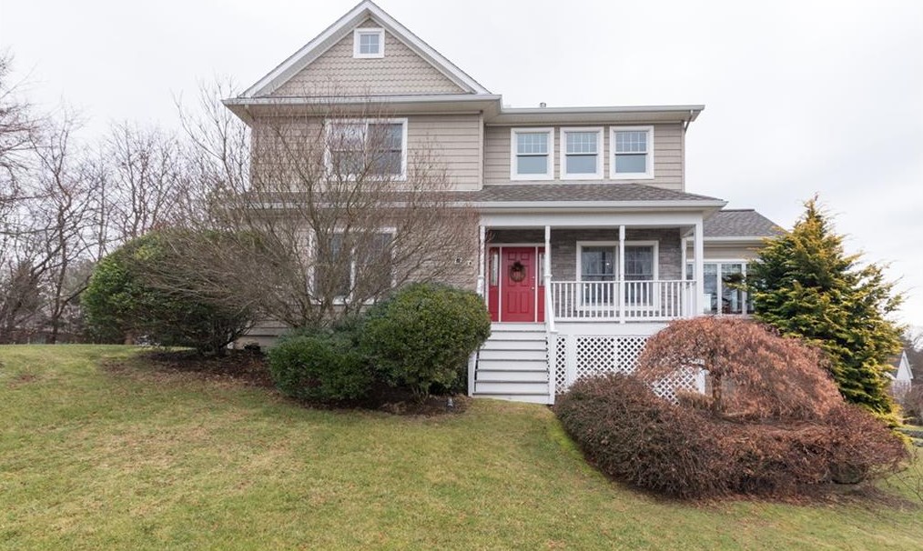 28 Valley Dr, Westerly, RI 02891