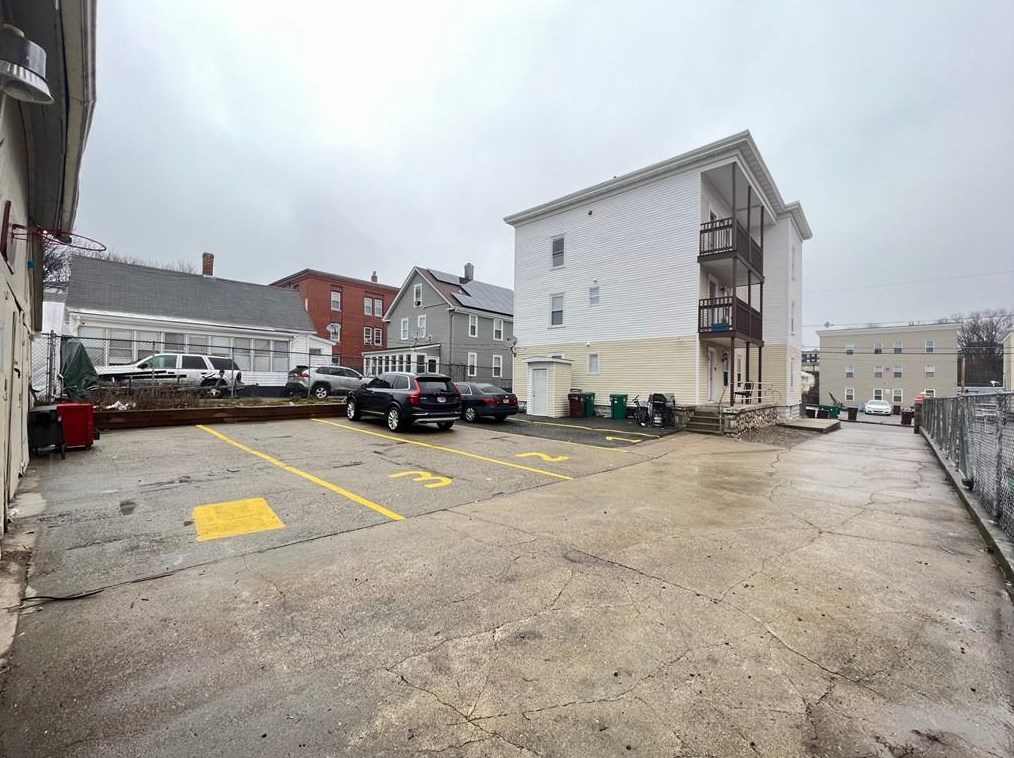 89 Chester St, Woonsocket, RI 02895