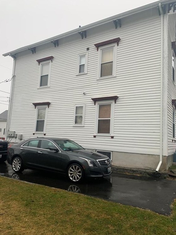 24 Arnold St, Lincoln, RI 02865