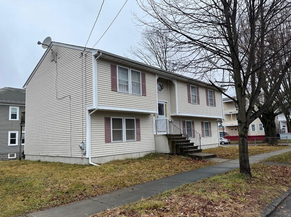61 Oliver St, Bristol, RI 02809