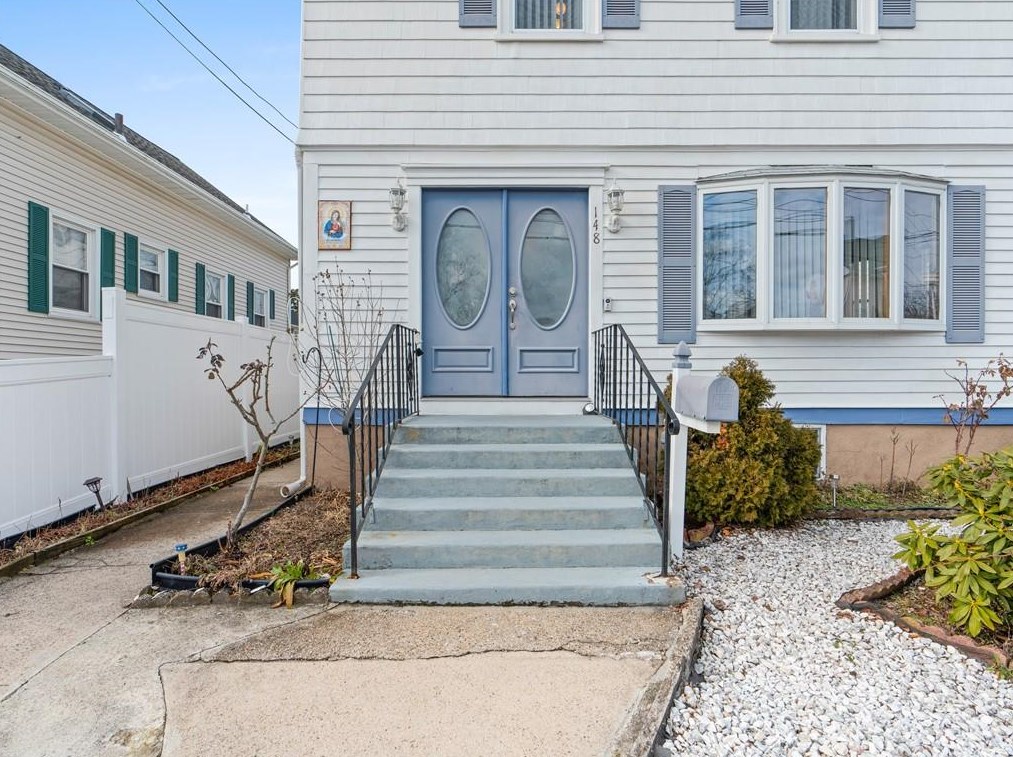 148 Vine St, East-Providence, RI 02914 exterior