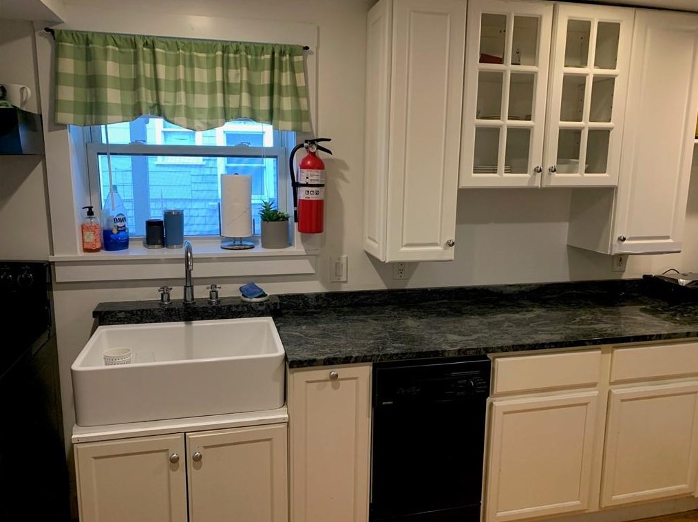 28 Broadway #b, Middletown, RI 02840