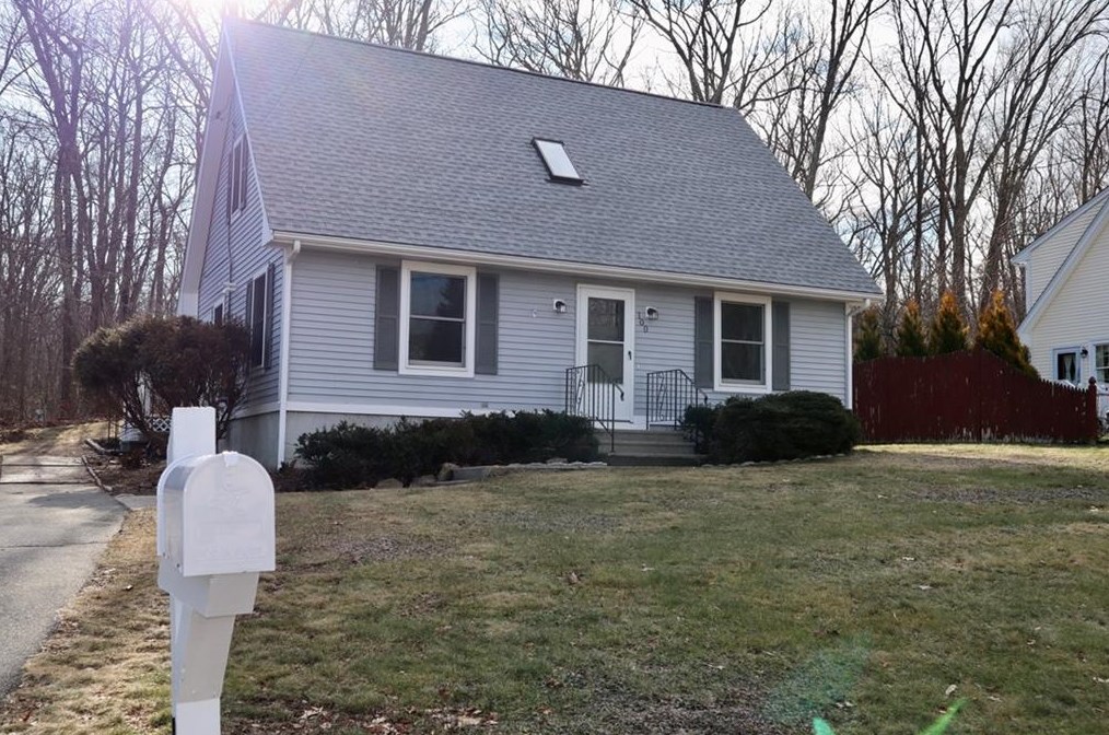 100 Marian Ln, Woonsocket, RI 02895