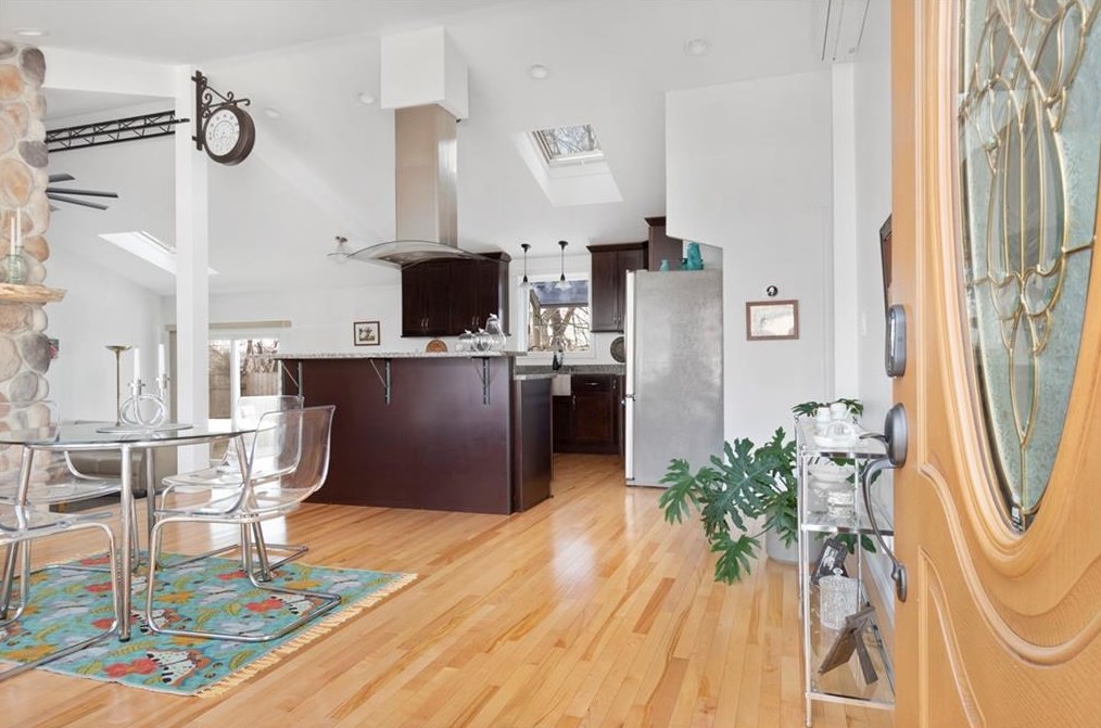 104 Roger Williams Ave, East Providence, RI 02916