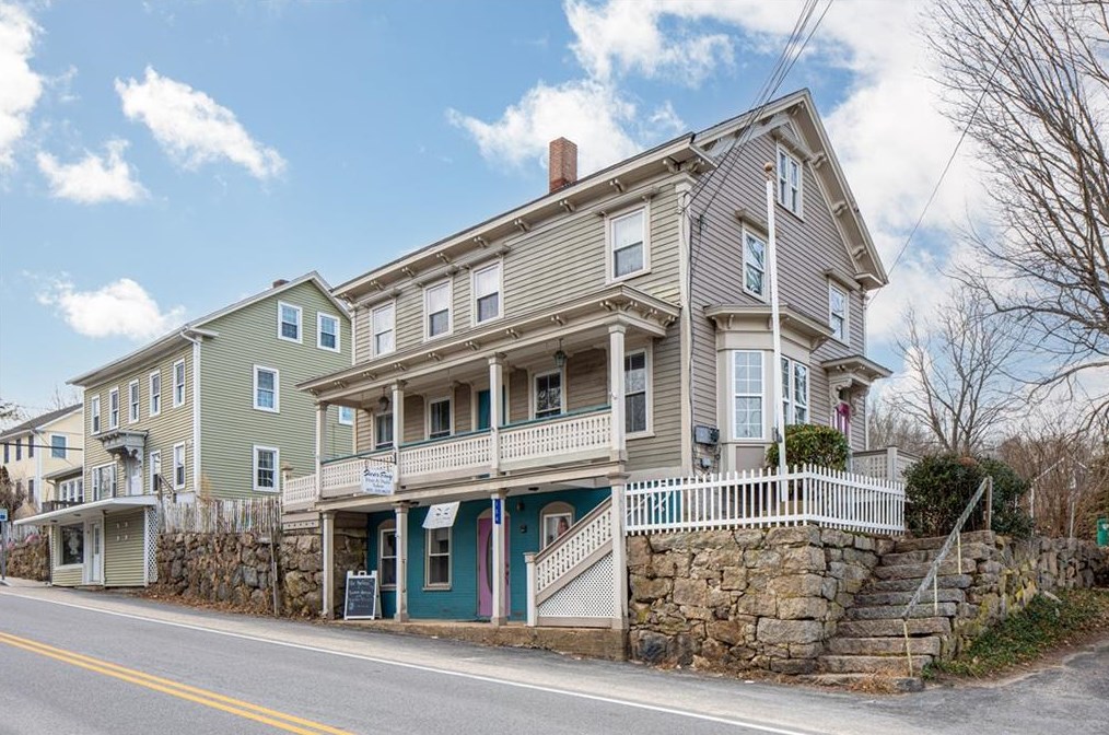 104 Main St, Scituate, RI 02831 exterior