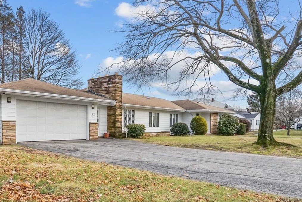 396 Laurel Hill Ave, Cranston, RI 02920-7020