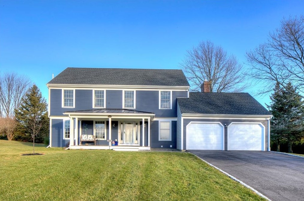 301 Meadow Ln, Middletown, RI 02842