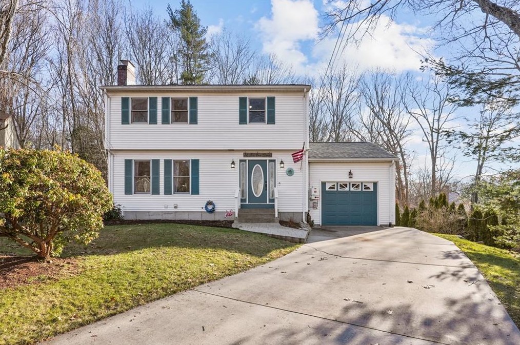 18 Fox Run Dr, West Warwick, RI 02893