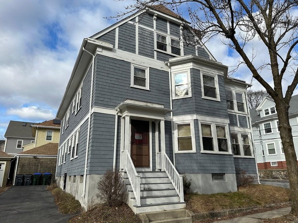 460 Morris Ave #2, Providence, RI 02906