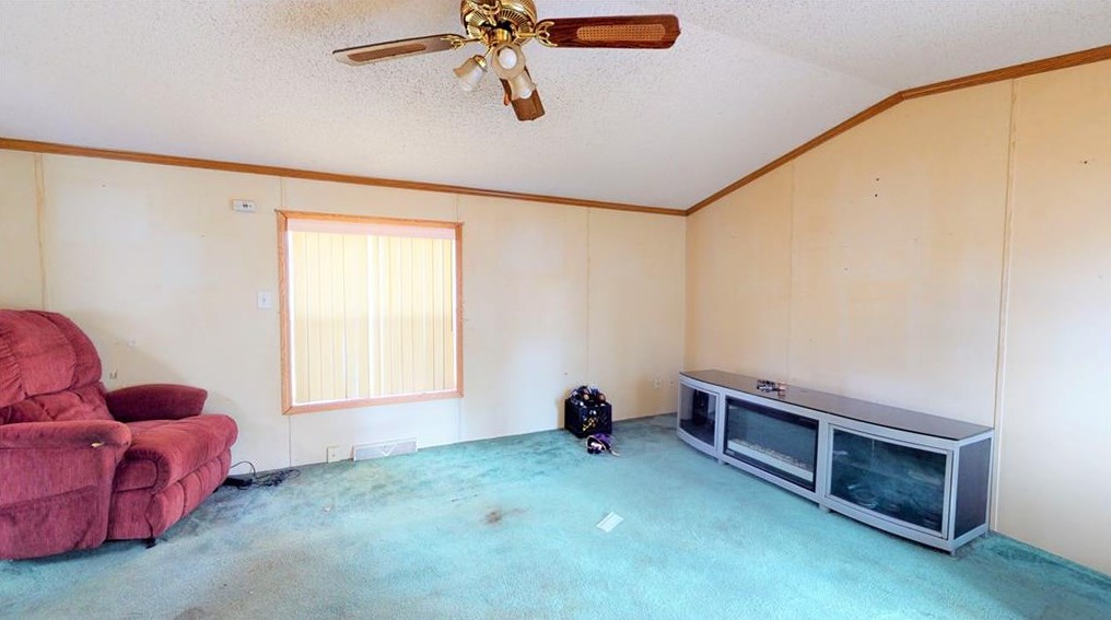 2 Kelly Ln, Coventry, RI 02816