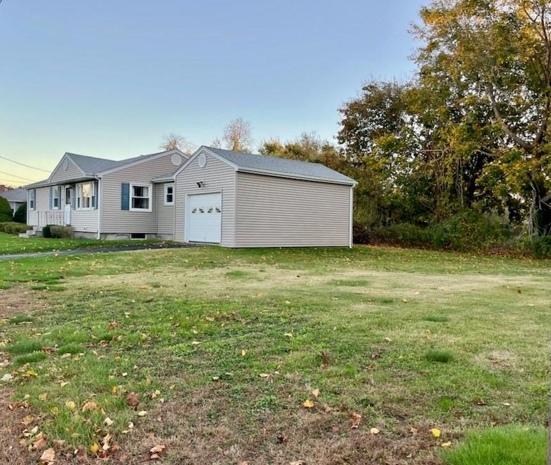 34 Sequoia Ln, Portsmouth RI  02871-2808 exterior
