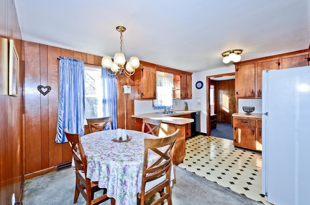 34 Sequoia Ln, Portsmouth RI  02871-2808 exterior