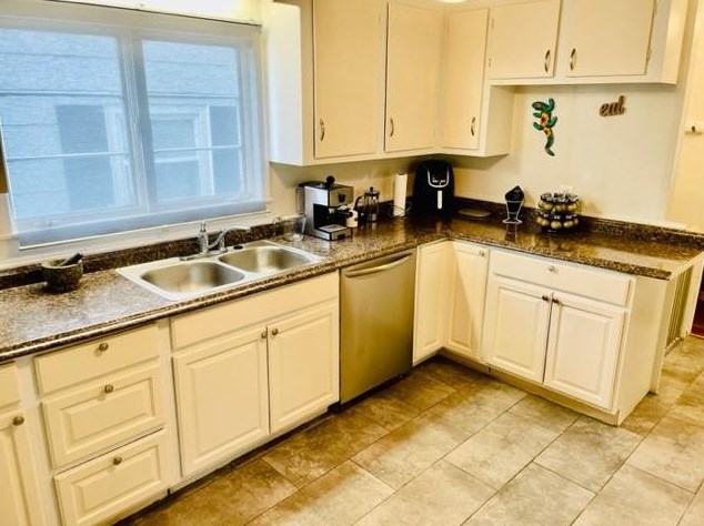 150 Summit St, East Providence, RI 02914