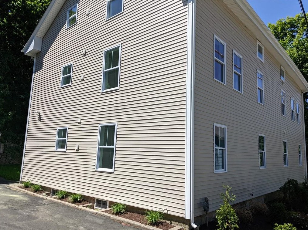 5 Hill St #1, Smithfield, RI 02917