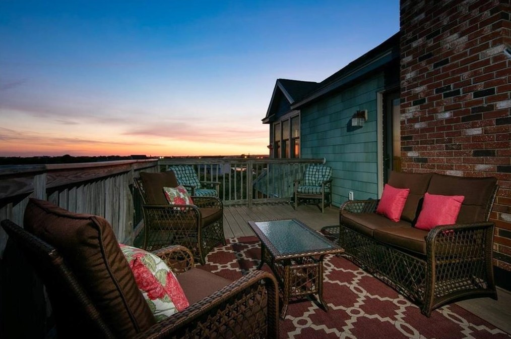 99 Saltaire Ave, South Kingstown, RI 02882