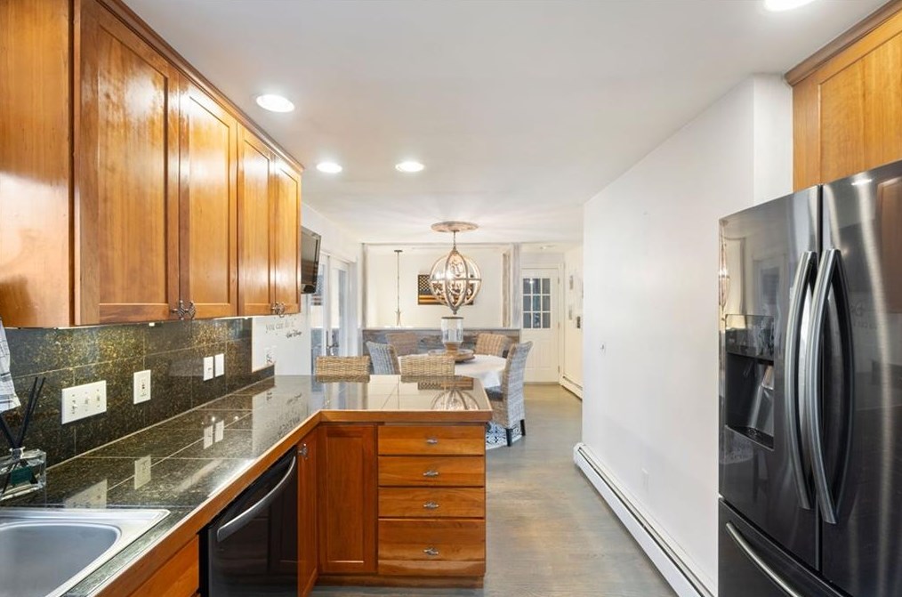 23 Red Cedar Dr, Cranston RI  02920-4621 exterior