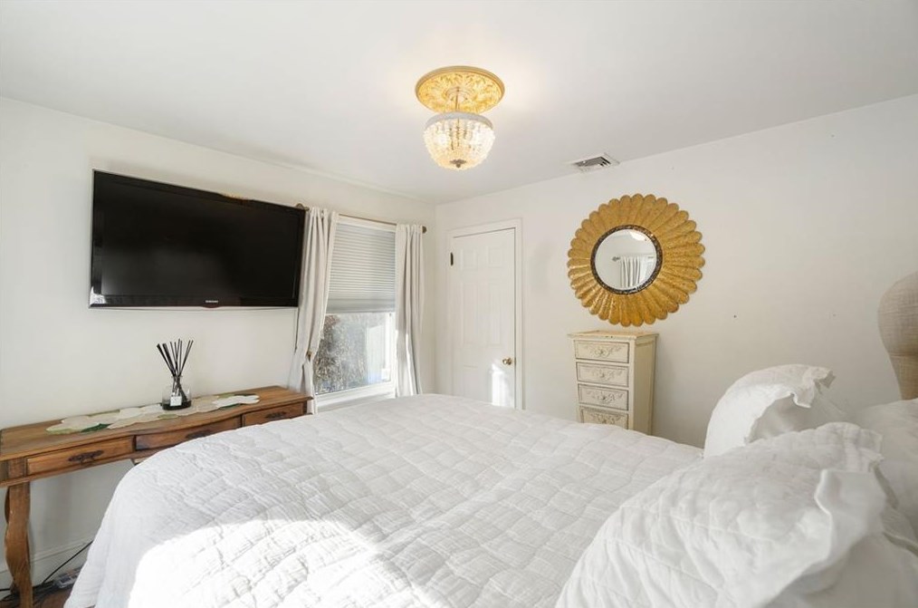 23 Red Cedar Dr, Cranston RI  02920-4621 exterior