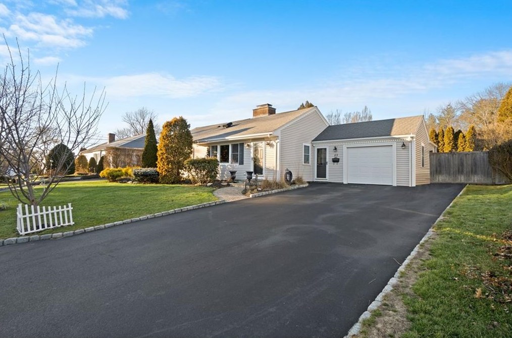 23 Red Cedar Dr, Cranston RI  02920-4621 exterior